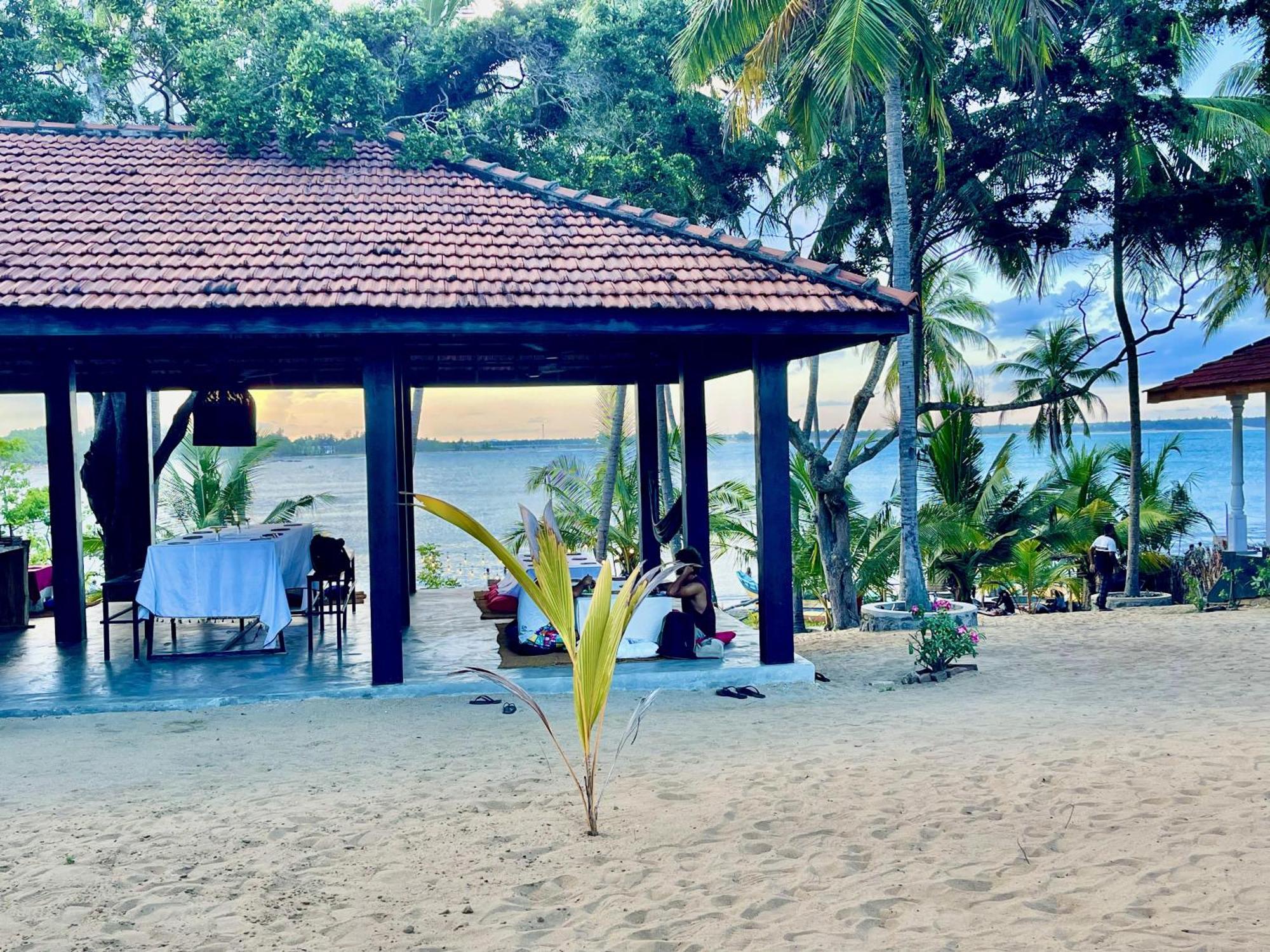 Coconut Hill Arugam Bay Hostel Exterior photo