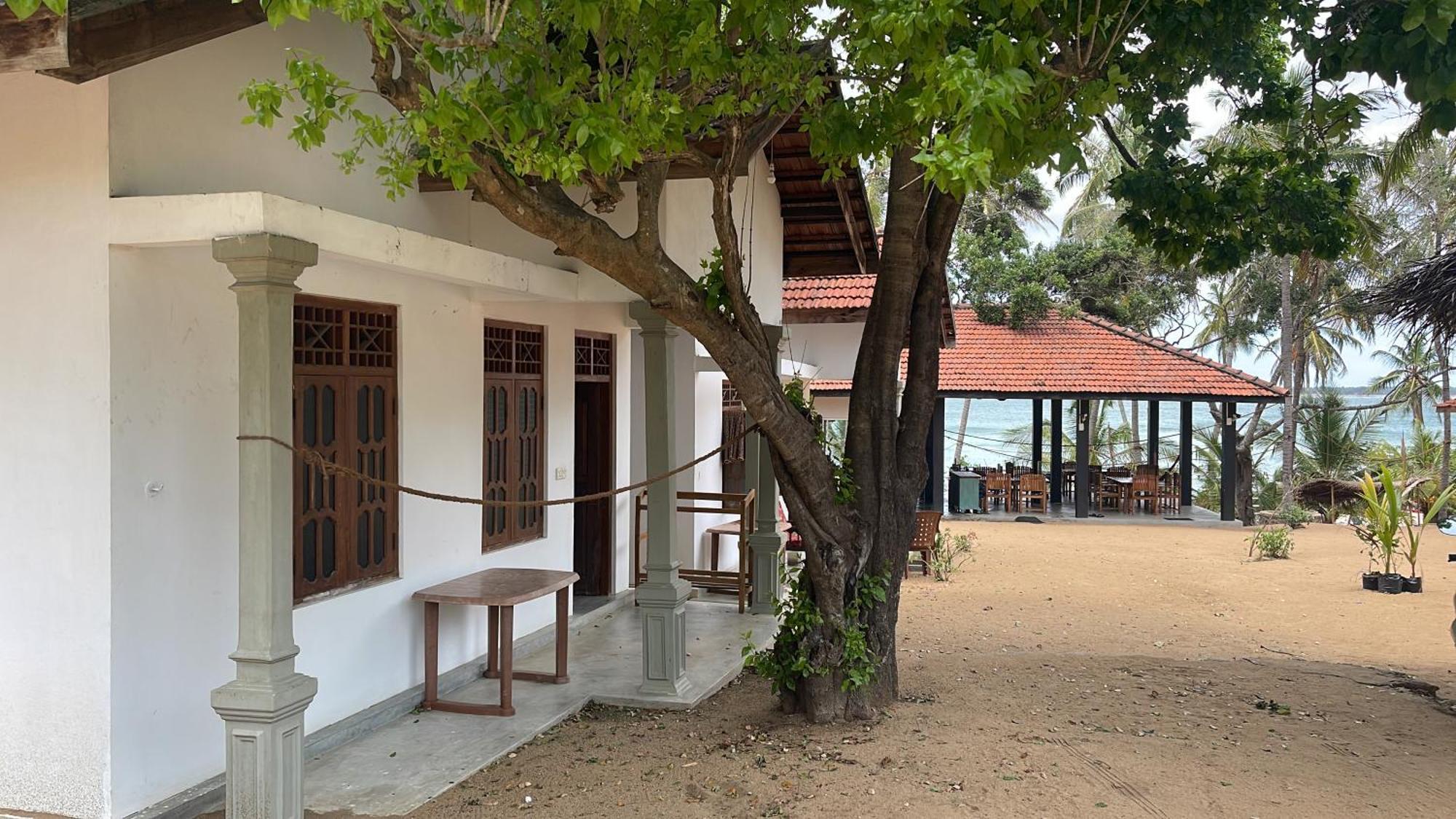 Coconut Hill Arugam Bay Hostel Exterior photo