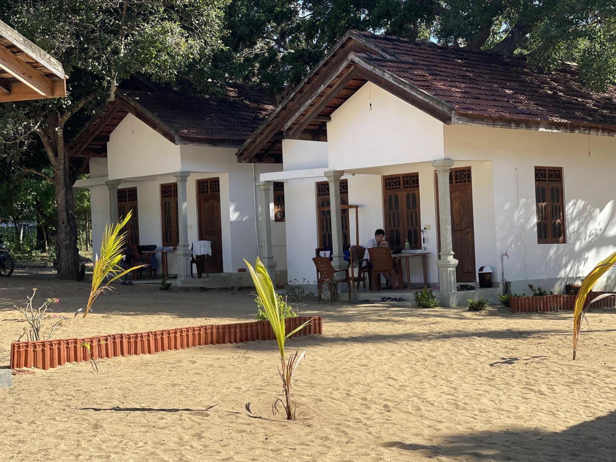 Coconut Hill Arugam Bay Hostel Exterior photo